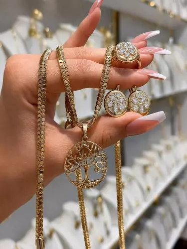 “Latifa” premium taqinchoqlar to‘plami